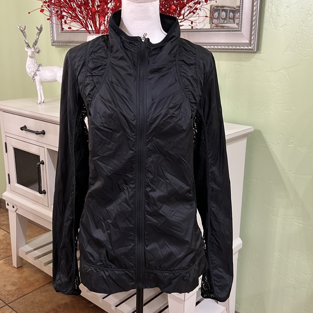 🔴🔴🔴🔴🔴. SOLD 🔴🔴🔴🔴🔴🔴rare lululemon jacket Lightweight - Picture 3 of 17